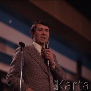 Czerwiec 1972, Zielona Góra, Polska.
Wiktor Zatwarski w czasie występu na VIII Festiwalu Piosenki Radzieckiej.
Fot. Romuald Broniarek, zbiory Ośrodka KARTA.