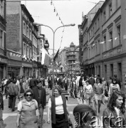 Czerwiec 1972, Zielona Góra, Polska.
Deptak. Zdjęcie zrobione w czasie VIII Festiwalu Piosenki Radzieckiej.
Fot. Romuald Broniarek, zbiory Ośrodka KARTA.