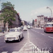 Czerwiec 1972, Zielona Góra, Polska.
Samochody na jednej z ulic. Zdjęcie wykonane podczas trwania VIII Festiwalu Piosenki Radzieckiej.
Fot. Romuald Broniarek, zbiory Ośrodka KARTA.