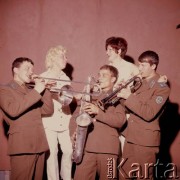 Czerwiec 1972, Zielona Góra, Polska.
Występ solistów z radzieckiego Zespołu Wojsk Północnych na VIII Festiwalu Piosenki Radzieckiej.
Fot. Romuald Broniarek, zbiory Ośrodka KARTA.