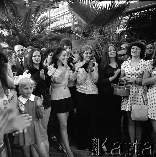 Czerwiec 1973, Zielona Góra, Polska.
Laureaci nagród i wyróżnień IX Festiwalu Piosenki Radzieckiej na spotkaniu w Palmiarni. 5. z prawej Grażyna Łobaszewska.
Fot. Romuald Broniarek, zbiory Ośrodka KARTA