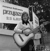 Czerwiec 1973, Zielona Góra, Polska.
Małgorzata Warchoł, jedna z laureatek IX Festiwalu Piosenki Radzieckiej w czasie zdjęć plenerowych.
Fot. Romuald Broniarek, zbiory Ośrodka KARTA