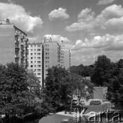 Czerwiec 1973, Zielona Góra, Polska.
Bloki mieszkalne na jednym z osiedli Zielonej Góry. Zdjęcie wykonano podczas IX Festiwalu Piosenki Radzieckiej.
Fot. Romuald Broniarek, zbiory Ośrodka KARTA