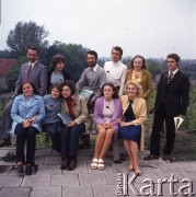 Czerwiec 1972, Zielona Góra, Polska.
Grupa laureatów VIII Festiwalu Piosenki Radzieckiej. 1. z lewej na górze Roman Franczuk, 3. z lewej Wiesława Handtke.
Fot. Romuald Broniarek, zbiory Ośrodka KARTA