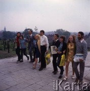 Czerwiec 1972, Zielona Góra, Polska.
Grupa laureatów VIII Festiwalu Piosenki Radzieckiej. 3. z lewej Roman Franczuk, 1. z prawej Wiesława Handtke.
Fot. Romuald Broniarek, zbiory Ośrodka KARTA