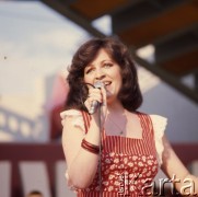 Czerwiec 1977, Zielona Góra, Polska.
Anna Jantar w czasie próby przed Koncertem Przyjaźni na XIII Festiwalu Piosenki Radzieckiej.
For. Romuald Broniarek, zbiory Ośrodka KARTA.
