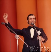 Czerwiec 1973, Zielona Góra, Polska.
Adam Zwierz - jeden z wykonawców Koncertu Przyjaźni na IX Festiwalu Piosenki Radzieckiej.
For. Romuald Broniarek, zbiory Ośrodka KARTA.