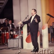 Czerwiec 1973, Zielona Góra, Polska.
Bernard Ładysz - jeden z wykonawców Koncertu Przyjaźni na IX Festiwalu Piosenki Radzieckiej.
For. Romuald Broniarek, zbiory Ośrodka KARTA.