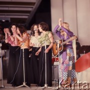 Czerwiec 1973, Zielona Góra, Polska.
Maryla Rodowicz z zespołem Pro Contra - w czasie występu na Koncercie Przyjaźni w ramach IX Festiwalu Piosenki Radzieckiej.
For. Romuald Broniarek, zbiory Ośrodka KARTA.