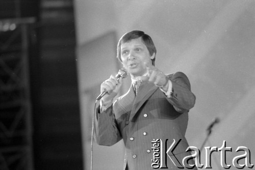 Czerwiec 1976, Zielona Góra, Polska.
Eduard [Edward] Chill - piosenkarz radziecki w czasie koncertu na XII Festiwalu Piosenki Radzieckiej.
Fot. Romuald Broniarek, zbiory Ośrodka KARTA