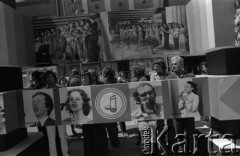 Czerwiec 1976, Zielona Góra, Polska.
Wystawa fotografii uczestników XII Festiwalu Piosenki Radzieckiej na zielonogórskim deptaku.
Fot. Romuald Broniarek, zbiory Ośrodka KARTA