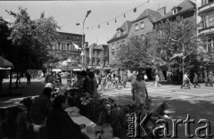 Czerwiec 1976, Zielona Góra, Polska.
Stoisko z kwiatami na zielonogórskim deptaku.
Fot. Romuald Broniarek, zbiory Ośrodka KARTA