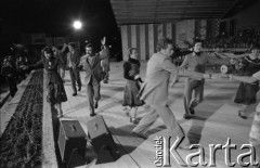 Czerwiec 1976, Zielona Góra, Polska.
Próby przed koncertem w czasie XII Festiwalu Piosenki Radzieckiej.
Fot. Romuald Broniarek, zbiory Ośrodka KARTA