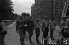 Czerwiec 1976, Zielona Góra, Polska.
Uczestnicy XII Festiwalu Piosenki Radzieckiej na jednej z ulic Zielonej Góry.
Fot. Romuald Broniarek, zbiory Ośrodka KARTA