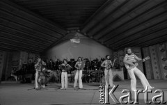 Czerwiec 1976, Zielona Góra, Polska.
Zespół muzyczny w czasie koncertu na XII Festiwalu Piosenki Radzieckiej.
Fot. Romuald Broniarek, zbiory Ośrodka KARTA