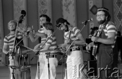 Czerwiec 1976, Zielona Góra, Polska.
Zespół muzyczny w czasie koncertu na XII Festiwalu Piosenki Radzieckiej.
Fot. Romuald Broniarek, zbiory Ośrodka KARTA