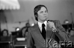 Czerwiec 1976, Zielona Góra, Polska.
Bogdan Czyżewski w czasie koncertu na XII Festiwalu Piosenki Radzieckiej.
Fot. Romuald Broniarek, zbiory Ośrodka KARTA