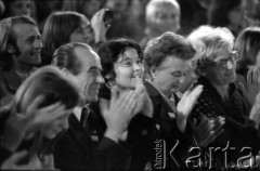 Czerwiec 1976, Zielona Góra, Polska.
Widzowie w czasie koncertu na XII Festiwalu Piosenki Radzieckiej.
Fot. Romuald Broniarek, zbiory Ośrodka KARTA