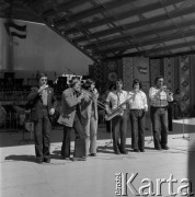 Czerwiec 1976, Zielona Góra, Polska.
Zespół muzyczny w czasie prób XII Festiwalu Piosenki Radzieckiej.
Fot. Romuald Broniarek, zbiory Ośrodka KARTA
