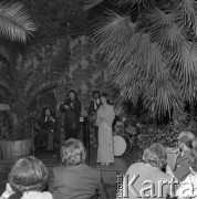 Czerwiec 1976, Zielona Góra, Polska.
Zespół wokalny w czasie występu w Palmiarni podczas XII Festiwalu Piosenki Radzieckiej.
Fot. Romuald Broniarek, zbiory Ośrodka KARTA