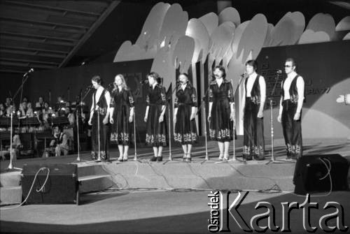 10-12.06.1977, Zielona Góra, Polska.
XIII Festiwal Piosenki Radzieckiej. Koncert laureatów. Akompaniują połączone orkiestry warszawskiego 