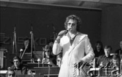 10-12.06.1977, Zielona Góra, Polska.
XIII Festiwal Piosenki Radzieckiej. Przy mikrofonie Jacek Lech. Akompaniują połączone orkiestry warszawskiego teatru 