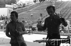 11-12.06.1977, Zielona Góra, Polska.
XIII Festiwal Piosenki Radzieckiej. Lew Leszczenko w czasie próby przed występem. Dyryguje Czesław Majewski.
Fot. Romuald Broniarek, zbiory Ośrodka KARTA
