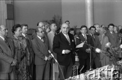 11-12.06.1977, Zielona Góra, Polska.
XIII Festiwal Piosenki Radzieckiej. W środku w ciemnym garniturze przemawia Aleksander Bardini. 1. z lewej Jan Szydlak, przewodniczący Towarzystwa Przyjaźni Polsko-Radzieckiej.
Fot. Romuald Broniarek, zbiory Ośrodka KARTA
