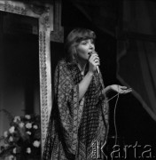 Kwiecień 1979, Radom, Polska.
Uczestniczka eliminacji do XV Festiwalu Piosenki Radzieckiej w Zielonej Górze. 
Fot. Romuald Broniarek, zbiory Ośrodka KARTA
