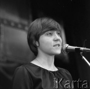 Kwiecień 1979, Radom, Polska.
Występ podczas eliminacji do XV Festiwalu Piosenki Radzieckiej w Zielonej Górze. 
Fot. Romuald Broniarek, zbiory Ośrodka KARTA
