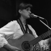 Kwiecień 1979, Radom, Polska.
Uczestniczka eliminacji do XV Festiwalu Piosenki Radzieckiej w Zielonej Górze. 
Fot. Romuald Broniarek, zbiory Ośrodka KARTA

