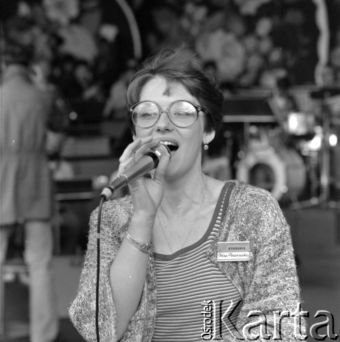 Czerwiec 1979, Zielona Góra, Polska.
Irina Ponarowska na XV Festiwalu Piosenki Radzieckiej. 
Fot. Romuald Broniarek, zbiory Ośrodka KARTA
