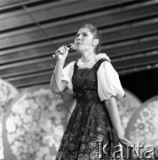 Czerwiec 1979, Zielona Góra, Polska.
Uczestniczka podczas występu na XV Festiwalu Piosenki Radzieckiej. 
Fot. Romuald Broniarek, zbiory Ośrodka KARTA
