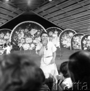 Czerwiec 1979, Zielona Góra, Polska.
Występ uczestniczki XV Festiwalu Piosenki Radzieckiej. 
Fot. Romuald Broniarek, zbiory Ośrodka KARTA
