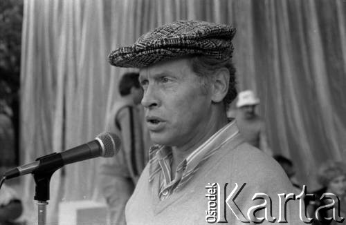 Czerwiec 1980, Zielona Góra, Polska.
Andrzej Stockinger podczas próby na XVI Festiwalu Piosenki Radzieckiej.
Fot. Romuald Broniarek, zbiory Ośrodka KARTA