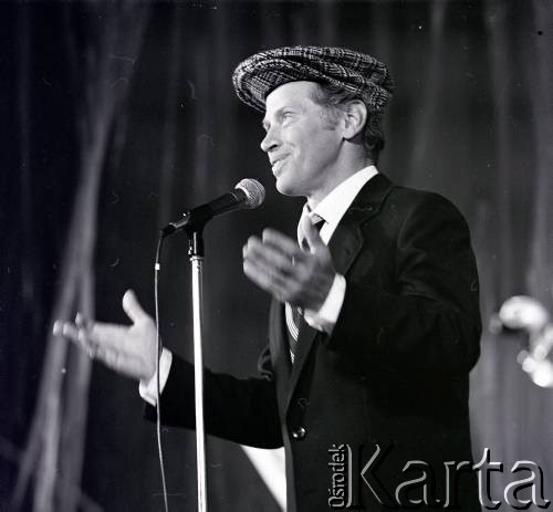 Czerwiec 1980, Zielona Góra, Polska.
Andrzej Stockinger podczas występu na XVI Festiwalu Piosenki Radzieckiej w Zielonej Górze.
Fot. Romuald Broniarek, zbiory Ośrodka KARTA