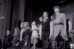 1981, Radom, Polska.
Uczestnicy eliminacji do XVII Festiwalu Piosenki Radzieckiej w Zielonej Górze.
Fot. Romuald Broniarek, zbiory Ośrodka KARTA