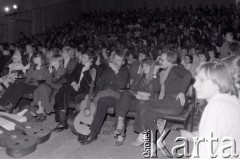 1981, Radom, Polska.
Publiczność ogląda eliminacje do XVII Festiwalu Piosenki Radzieckiej w Zielonej Górze. 
Fot. Romuald Broniarek, zbiory Ośrodka KARTA