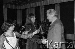 Czerwiec 1981, Zielona Góra, Polska.
XVII Festiwal Piosenki Radzieckiej. Wręczanie nagród.
Fot. Romuald Broniarek, zbiory Ośrodka KARTA