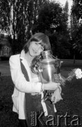 Czerwiec 1981, Zielona Góra, Polska.
Laureatka XVII Festiwalu Piosenki Radzieckiej z nagrodą - samowarem.
Fot. Romuald Broniarek, zbiory Ośrodka KARTA