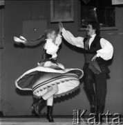 Kwiecień 1982, Radom, Polska.
Występ Zespołu Tańca Ludowego Uniwersytetu Marii Curie-Skłodowskiej podczas eliminacji do XVIII Festiwalu Piosenki Radzieckiej.
Fot. Romuald Broniarek, zbiory Ośrodka KARTA