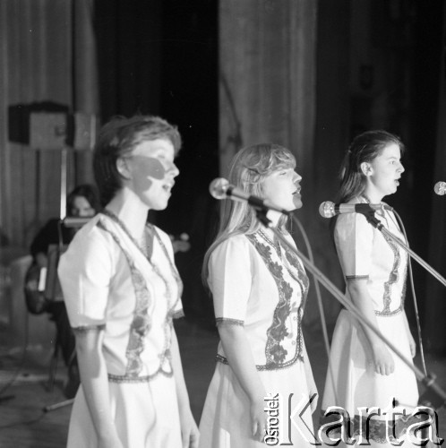 Kwiecień 1982, Radom, Polska.
Występ podczas eliminacji do XVIII Festiwalu Piosenki Radzieckiej.
Fot. Romuald Broniarek, zbiory Ośrodka KARTA