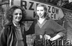 Maj 1982, Tarnów, Polska.
Uczestniczki eliminacji do XVIII Festiwalu Piosenki Radzieckiej.
Fot. Romuald Broniarek, zbiory Ośrodka KARTA