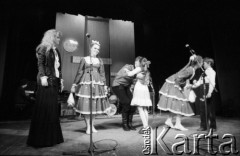 Maj 1982, Tarnów, Polska.
Występ podczas eliminacji do XVIII Festiwalu Piosenki Radzieckiej.
Fot. Romuald Broniarek, zbiory Ośrodka KARTA