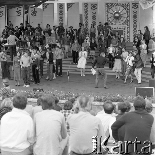 Czerwiec 1982, Zielona Góra, Polska.
Uczestnicy XVIII Festiwalu Piosenki Radzieckiej w czasie prób.
Fot. Romuald Broniarek, zbiory Ośrodka KARTA
