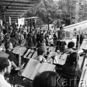 Czerwiec 1982, Zielona Góra, Polska.
Uczestnicy i orkiestra XVIII Festiwalu Piosenki Radzieckiej w czasie prób.
Fot. Romuald Broniarek, zbiory Ośrodka KARTA
