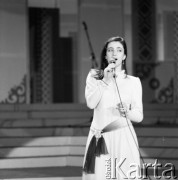 Czerwiec 1982, Zielona Góra, Polska.
Tamara Gwierdcitieli [Tамара Гвердцители] - piosenkarka radziecka na XVIII Festiwalu Piosenki Radzieckiej.
Fot. Romuald Broniarek, zbiory Ośrodka KARTA