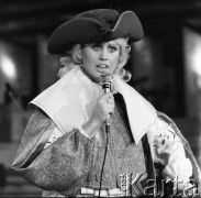 Czerwiec 1982, Zielona Góra, Polska.
Barbara Książkiewicz  na XVIII Festiwalu Piosenki Radzieckiej.
Fot. Romuald Broniarek, zbiory Ośrodka KARTA