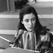 Czerwiec 1982, Zielona Góra, Polska.
XVIII Festiwal Piosenki Radzieckiej. Tamara Gwierdcitieli [Tамара Гвердцители] podczas próby.
Fot. Romuald Broniarek, zbiory Ośrodka KARTA