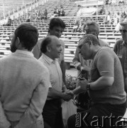 Czerwiec 1982, Zielona Góra, Polska. 
Jerzy Milian (w okularach) - kierownik muzyczny XVIII Festiwalu Piosenki Radzieckiej.
Fot. Romuald Broniarek, zbiory Ośrodka KARTA